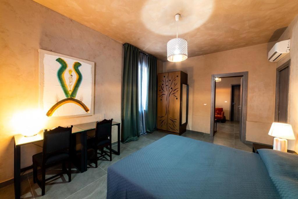 Speciale Tarshito'S Home - Atrium And Terrace Bari Bagian luar foto