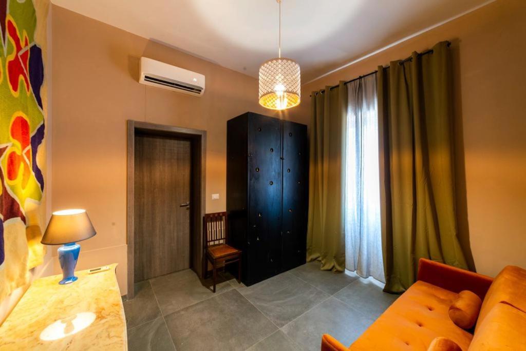 Speciale Tarshito'S Home - Atrium And Terrace Bari Bagian luar foto