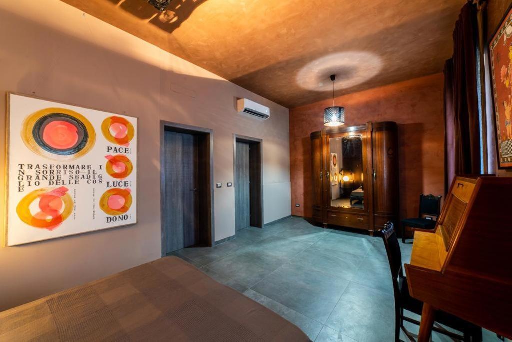 Speciale Tarshito'S Home - Atrium And Terrace Bari Bagian luar foto