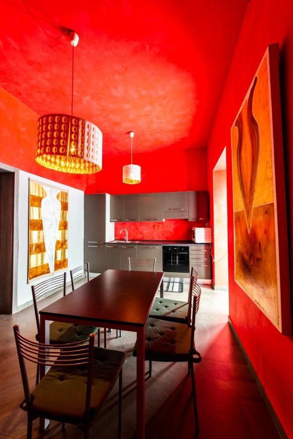 Speciale Tarshito'S Home - Atrium And Terrace Bari Bagian luar foto