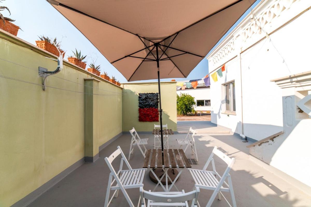 Speciale Tarshito'S Home - Atrium And Terrace Bari Bagian luar foto