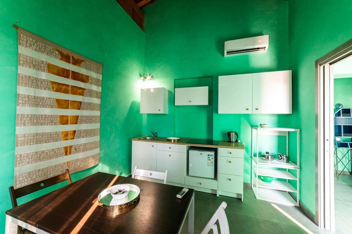 Speciale Tarshito'S Home - Atrium And Terrace Bari Bagian luar foto