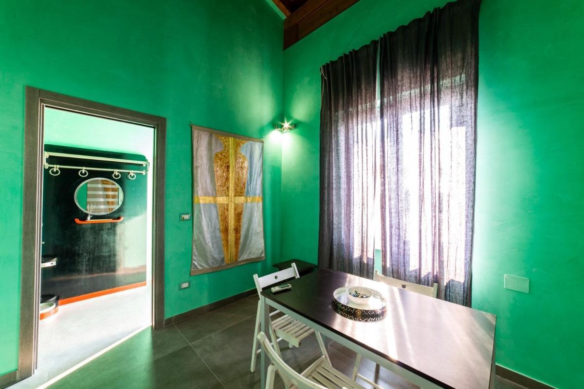 Speciale Tarshito'S Home - Atrium And Terrace Bari Bagian luar foto