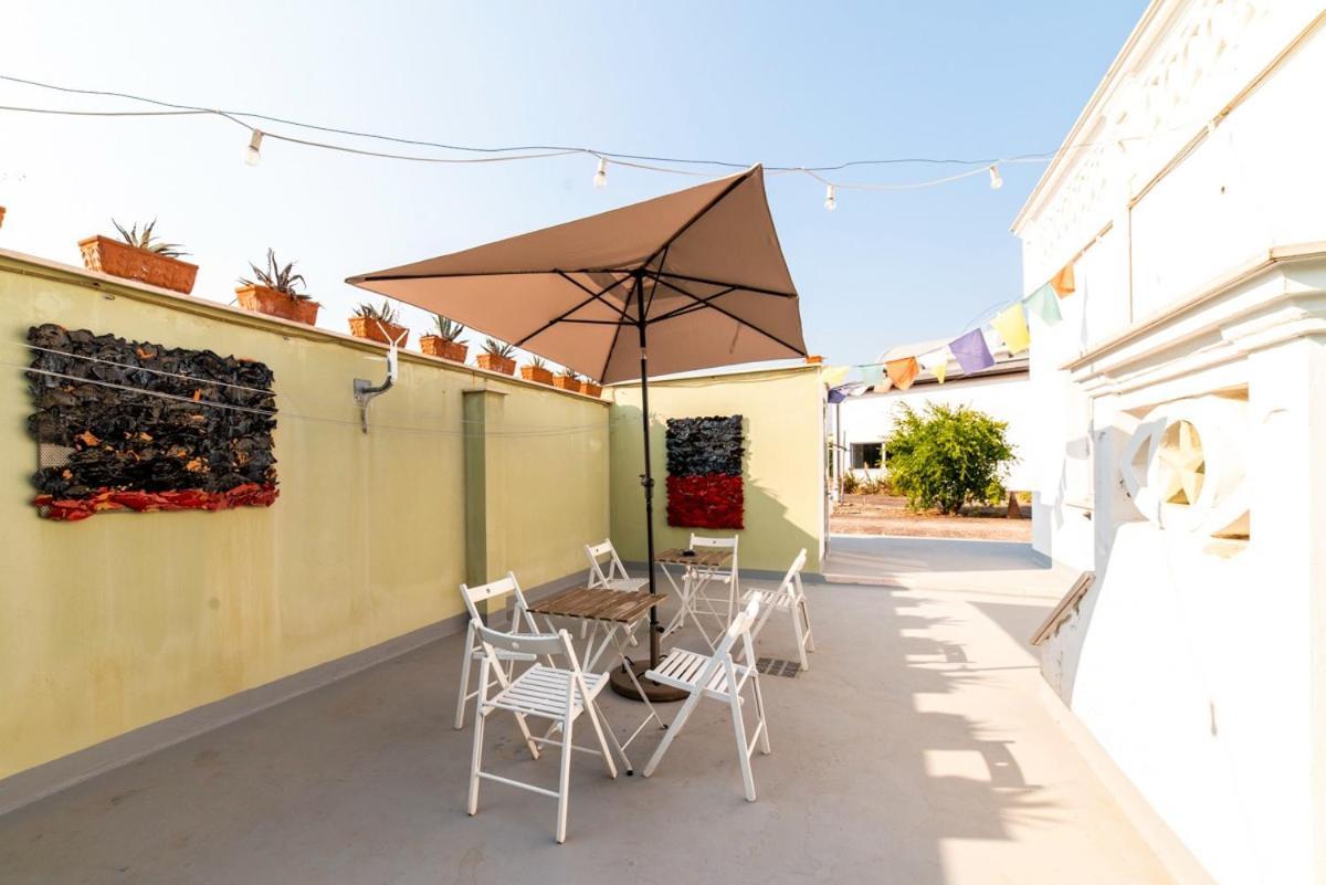 Speciale Tarshito'S Home - Atrium And Terrace Bari Bagian luar foto